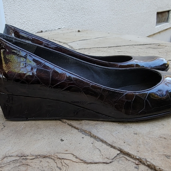 Patent leather Stuart Weitzman wedges. Size 8.5 - Picture 4 of 11